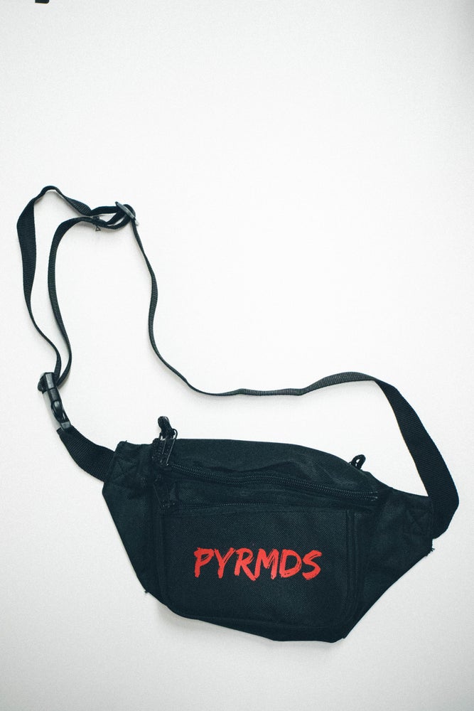 PYRMDS HIP-PACK. Black/Red