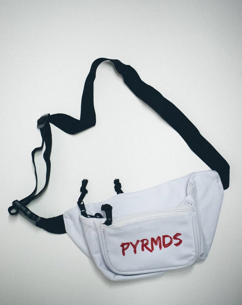 PYRMDS HIP-PACK. White/Red